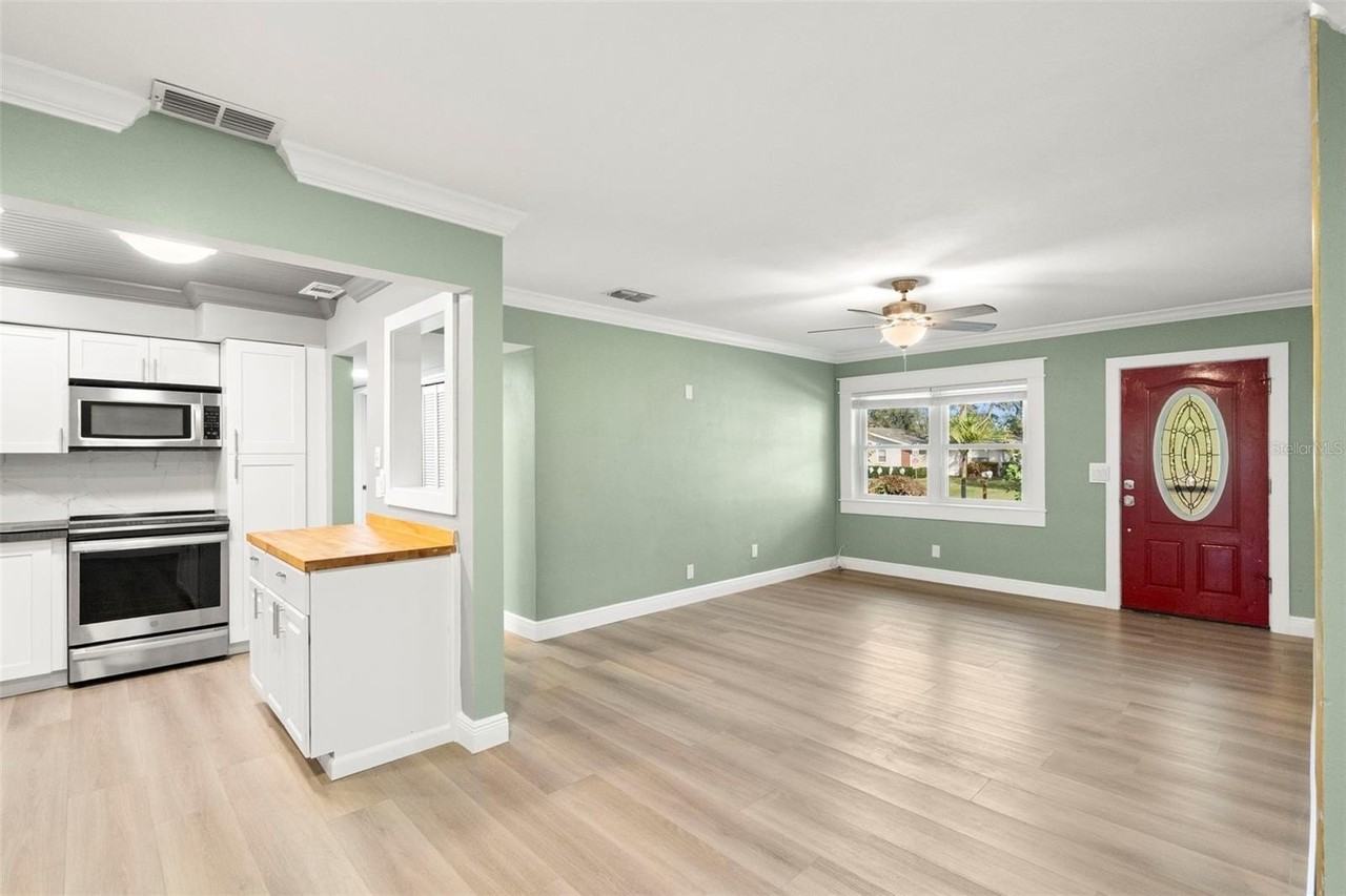 78 Lexington Dr - Photo 3 of 19