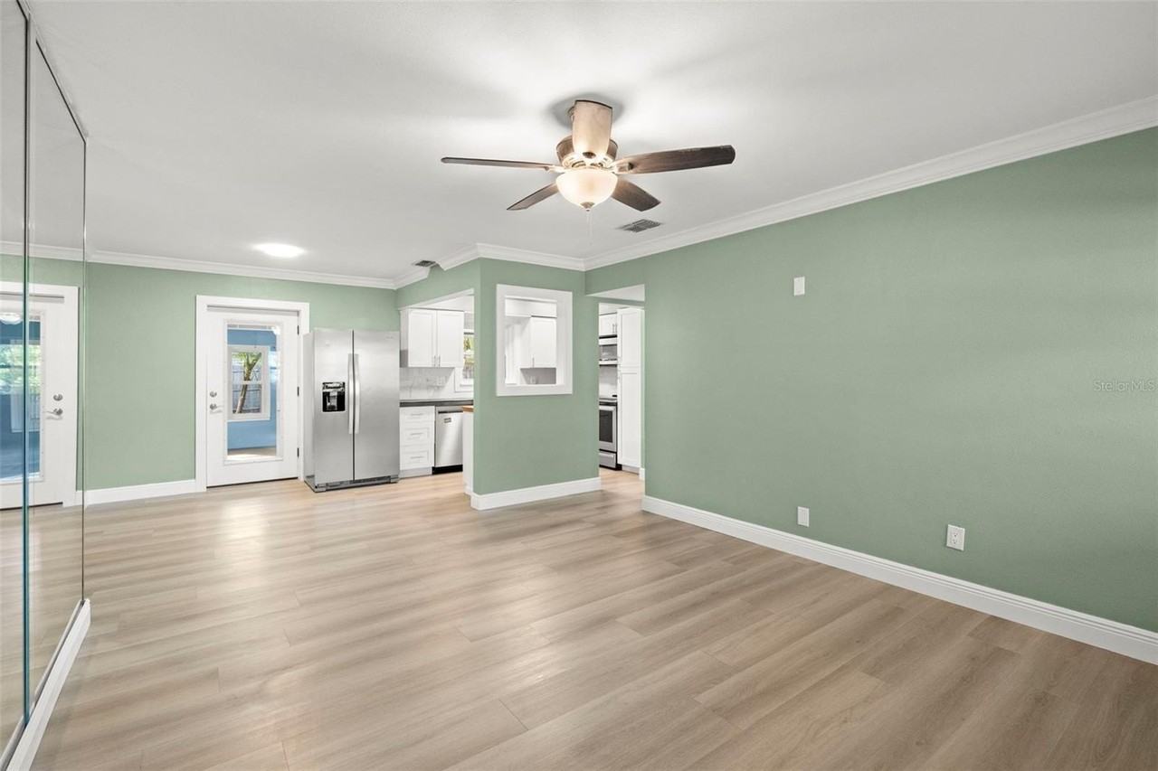 78 Lexington Dr - Photo 4 of 19