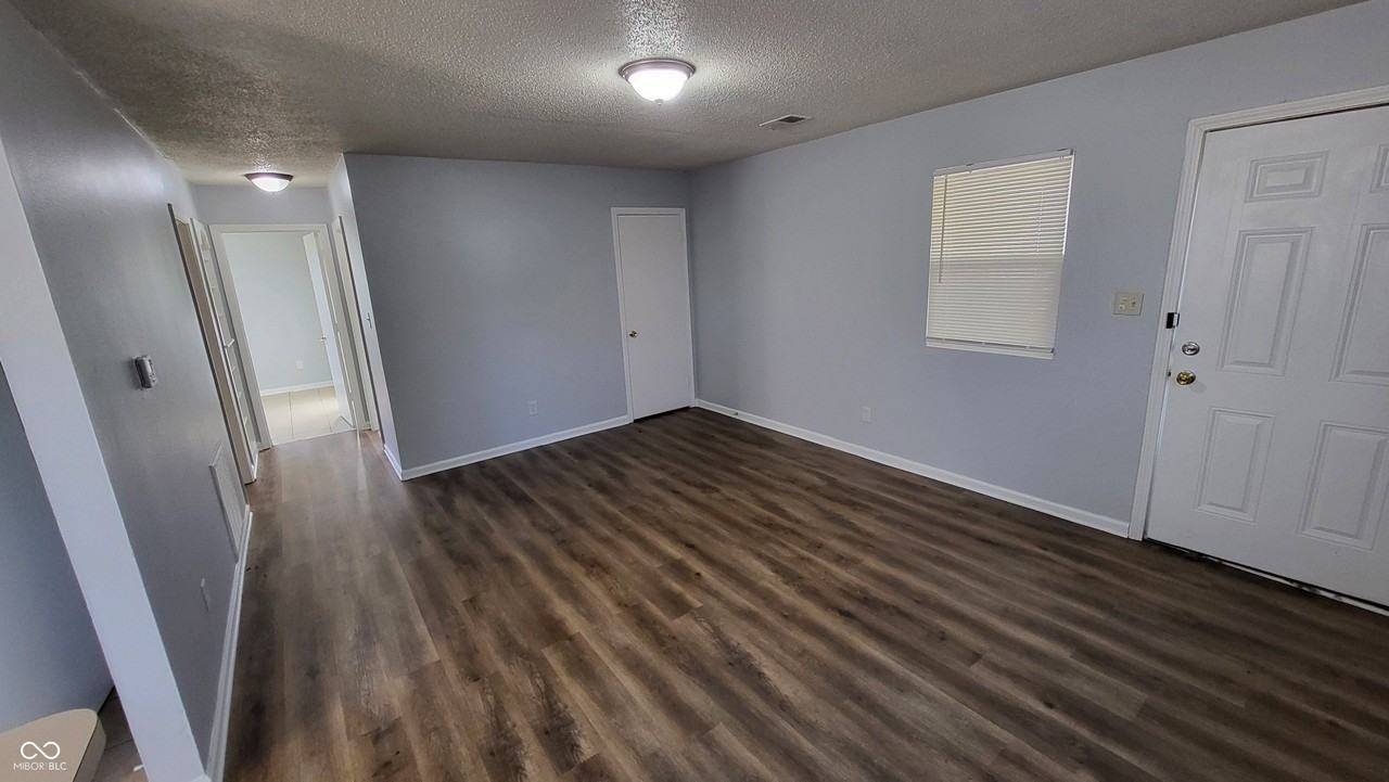 6149 Commodore Dr - Photo 4 of 13