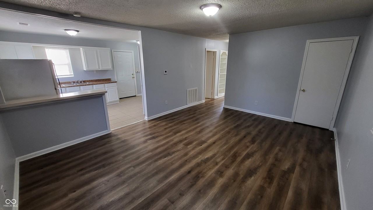 6149 Commodore Dr - Photo 5 of 13