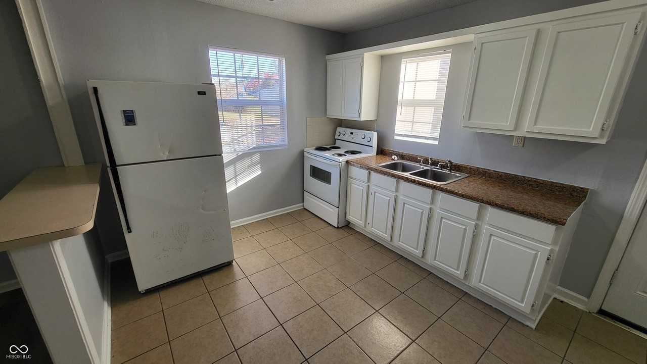 6149 Commodore Dr - Photo 6 of 13