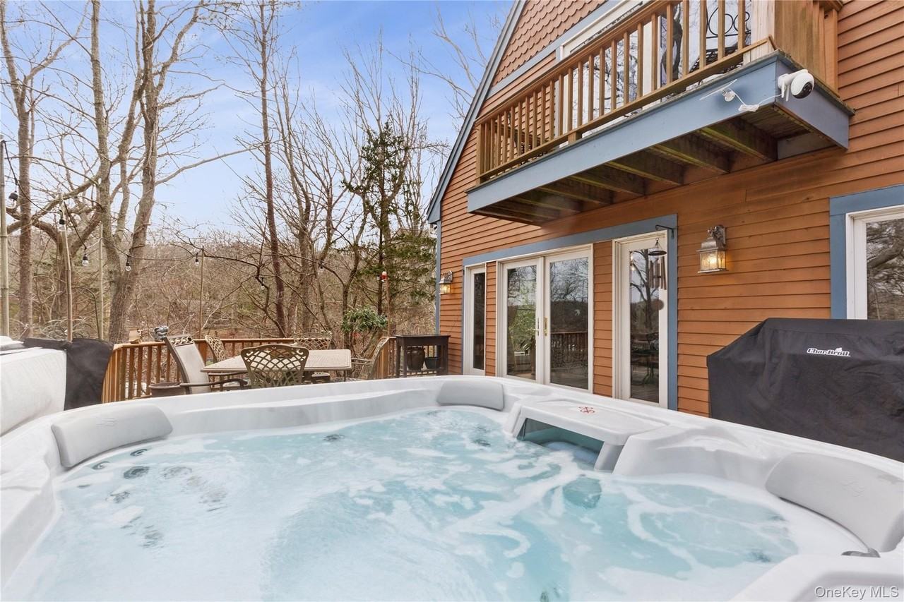 1745 Bayview Ave - Photo 4 of 37