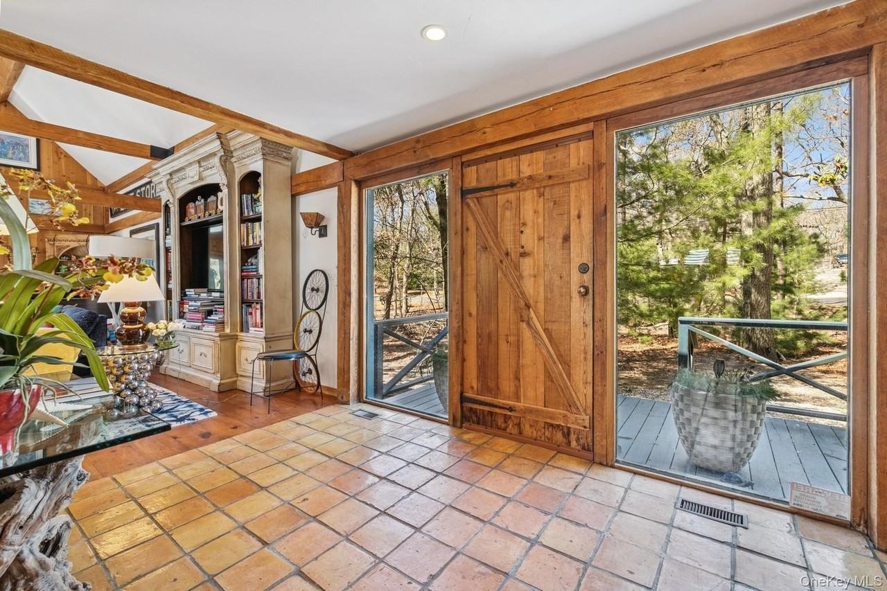 4 Marion Ln - Photo 3 of 41