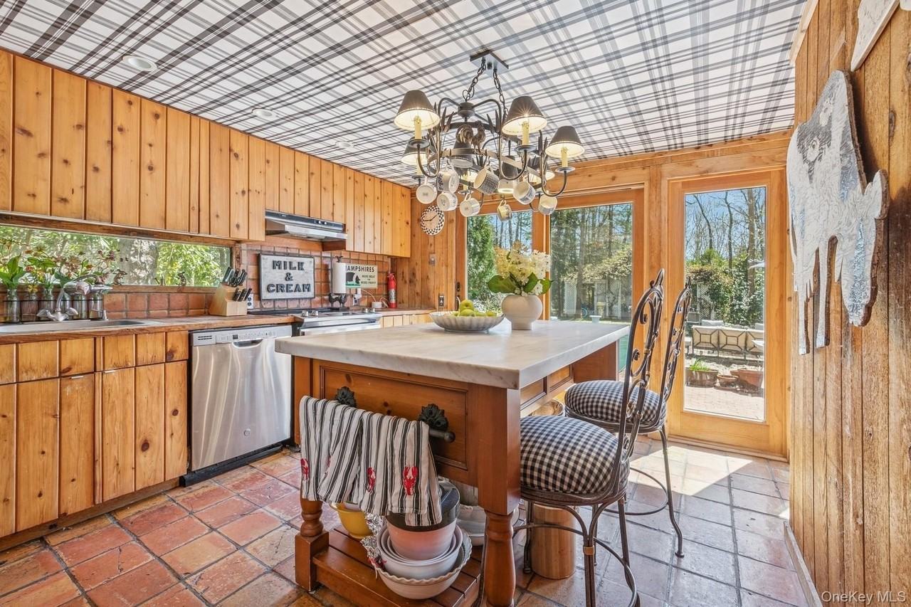 4 Marion Ln - Photo 6 of 41