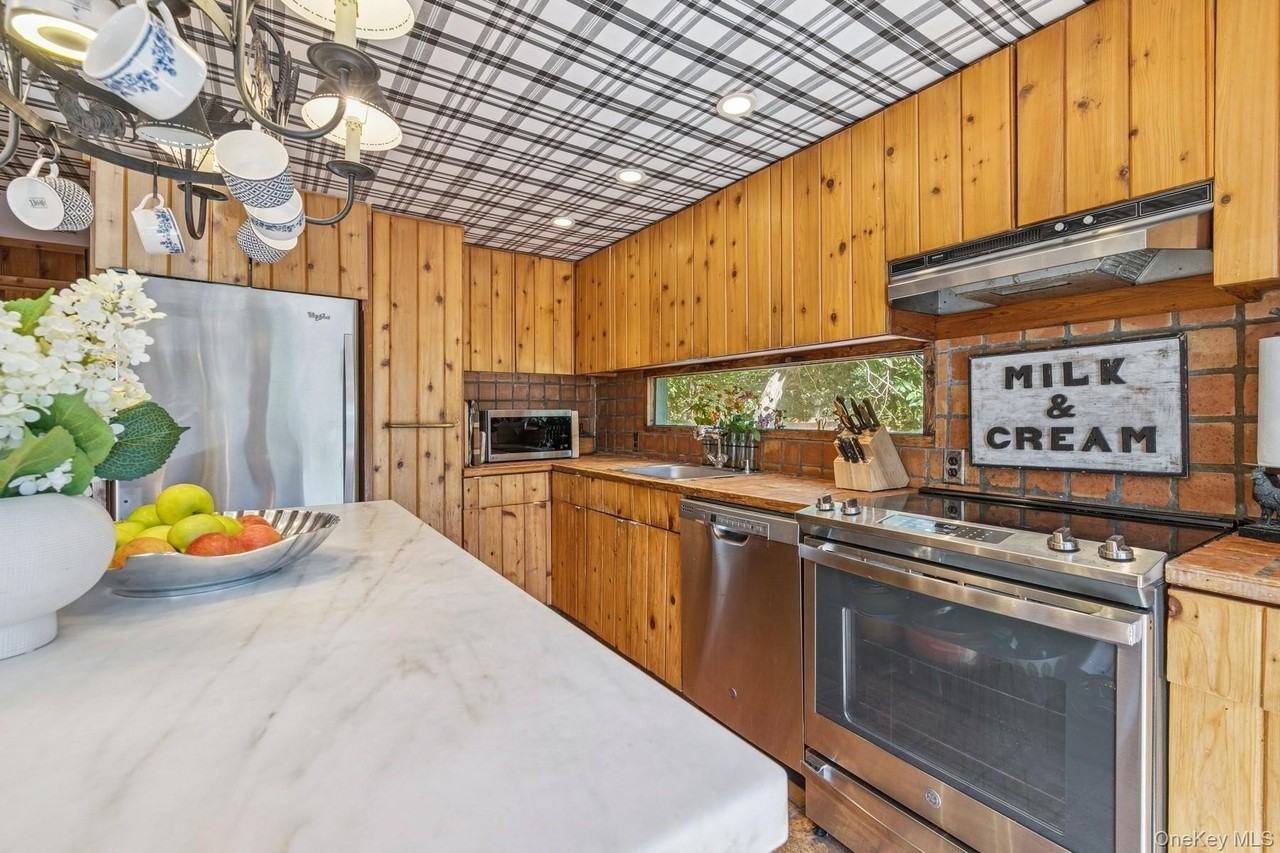 4 Marion Ln - Photo 7 of 41