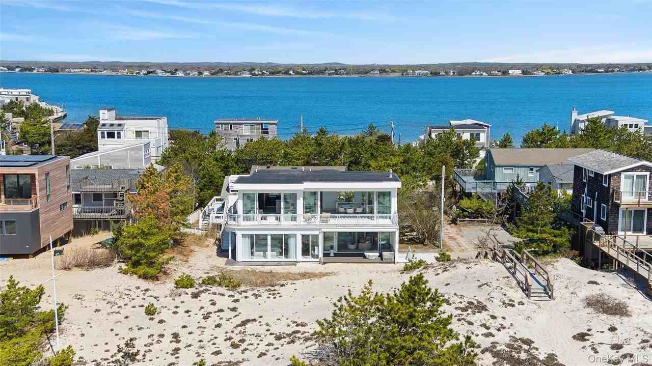 413B Dune Rd - Photo 2 of 26