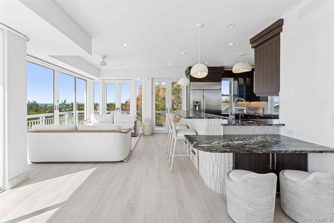 413B Dune Rd - Photo 5 of 26