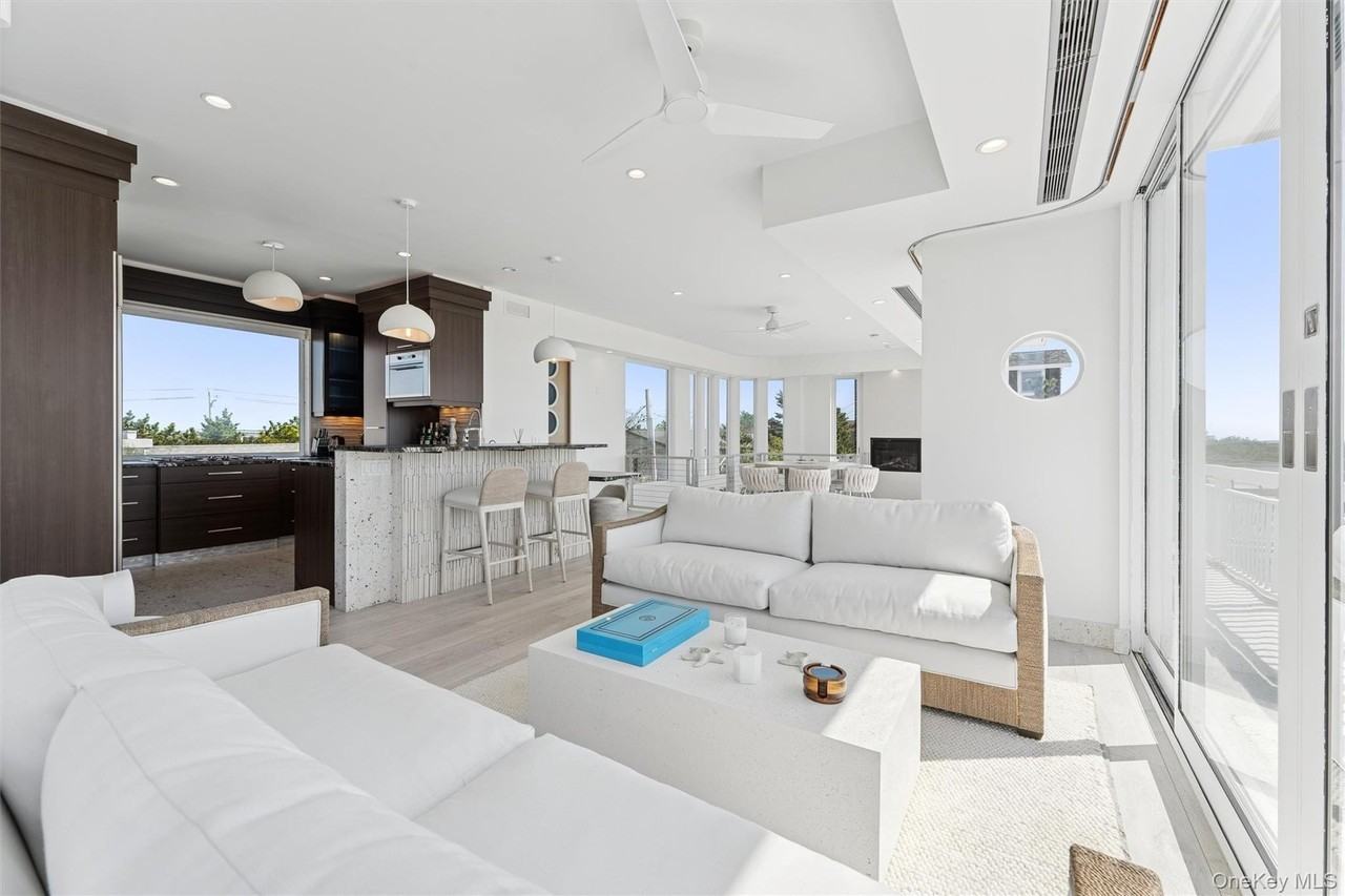 413B Dune Rd - Photo 7 of 26