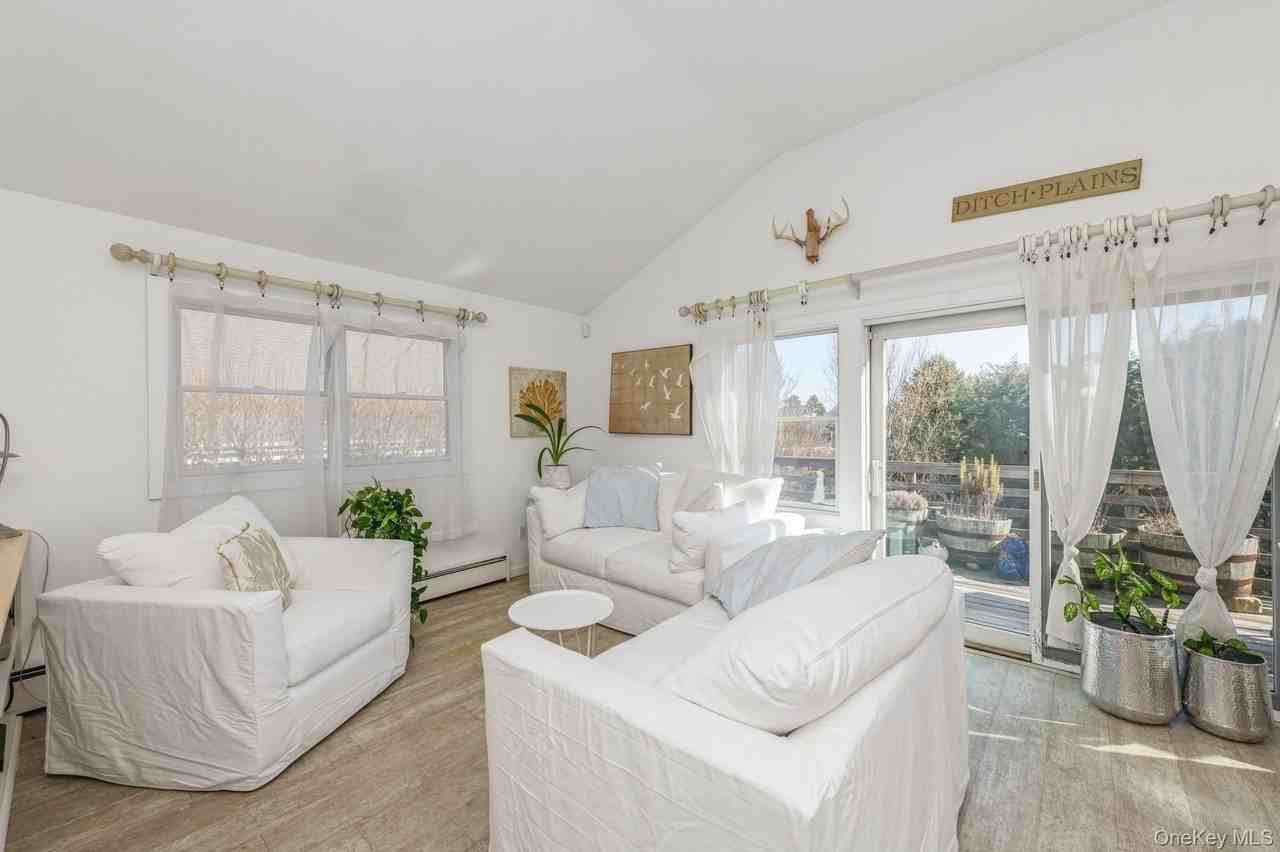 33 Hoppin Ave - Photo 4 of 15