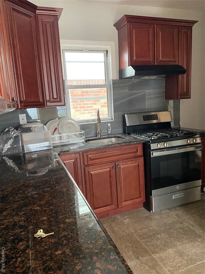 11724 164th St Unit 1 #1 - Photo 6 of 12