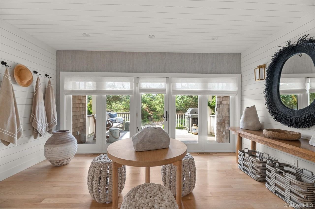 1005 Surfview Walk - Photo 4 of 43