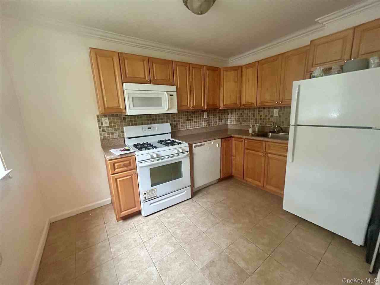 7522 255th St 2nd Fl #2ndFL - Photo 4 of 10