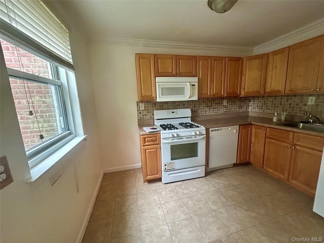 7522 255th St 2nd Fl #2ndFL - Photo 5 of 10