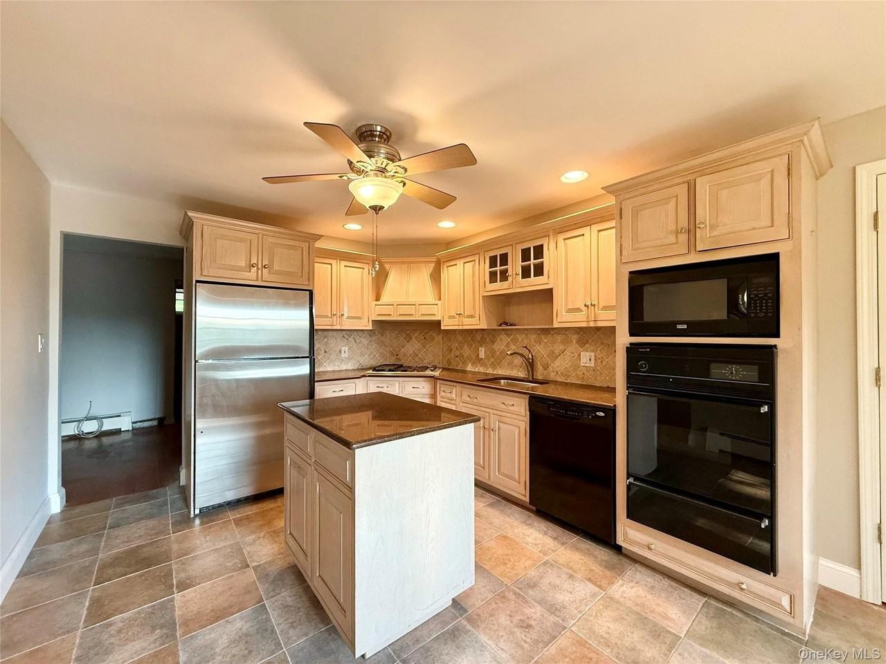 4 Dutch Ct - Photo 4 of 21