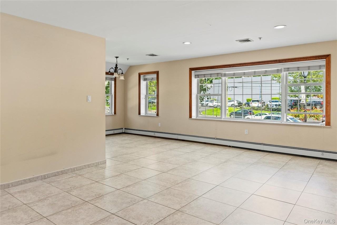 72 Cedar Swamp Rd Unit 3 #3 - Photo 2 of 10