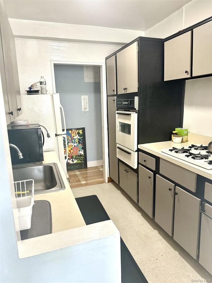 8915 Parsons Blvd Apt 9 #9 - Photo 5 of 10