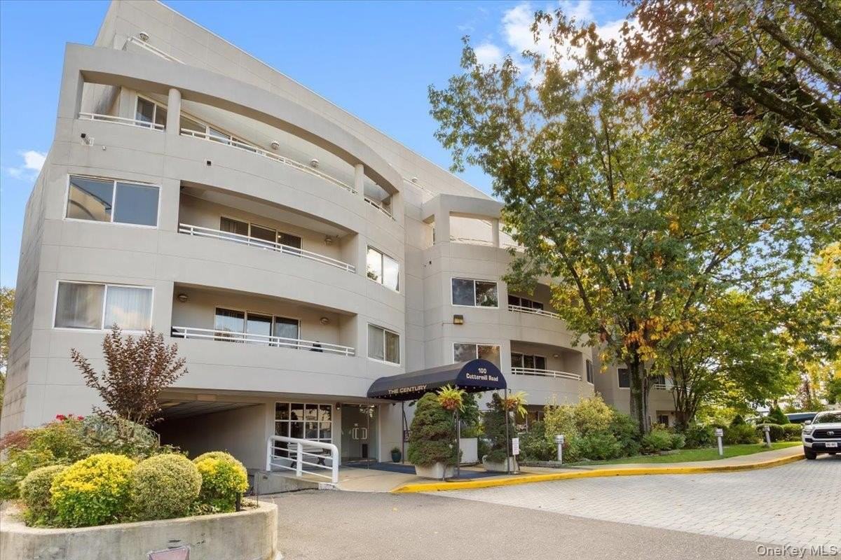 100 Cuttermill Rd Apt 3f #3F - Photo 2 of 33