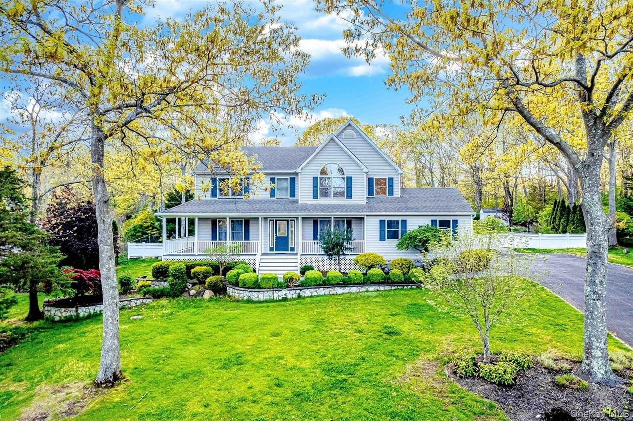 212 Fairway Drive - Photo 2 of 36