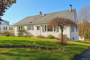 featured image of 48 Quaker Hill Rd