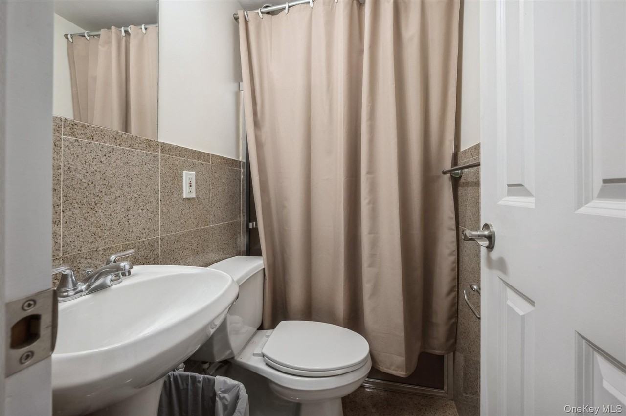 140 Woodside Ave - Photo 7 of 17