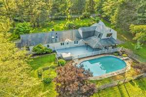 featured image of 8 West Ln