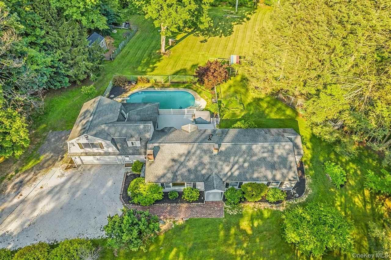 8 West Ln - Photo 2 of 43