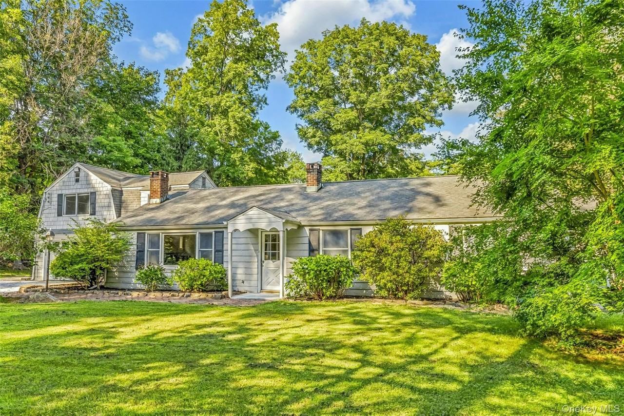 8 West Ln - Photo 3 of 43