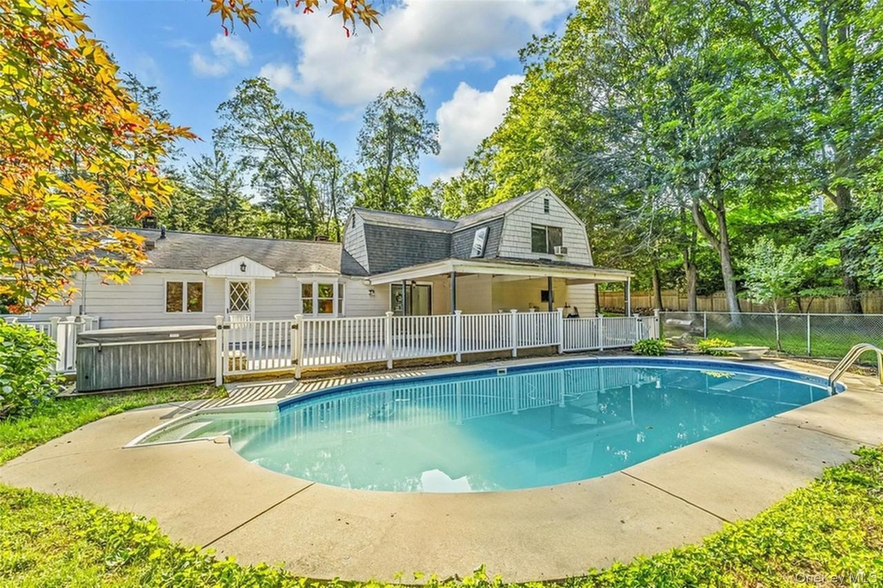 8 West Ln - Photo 5 of 43