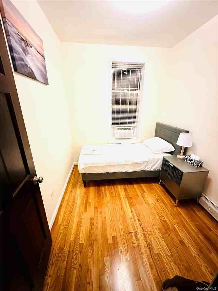 942 Glenmore Ave Apt 3 #3 - Photo 5 of 9