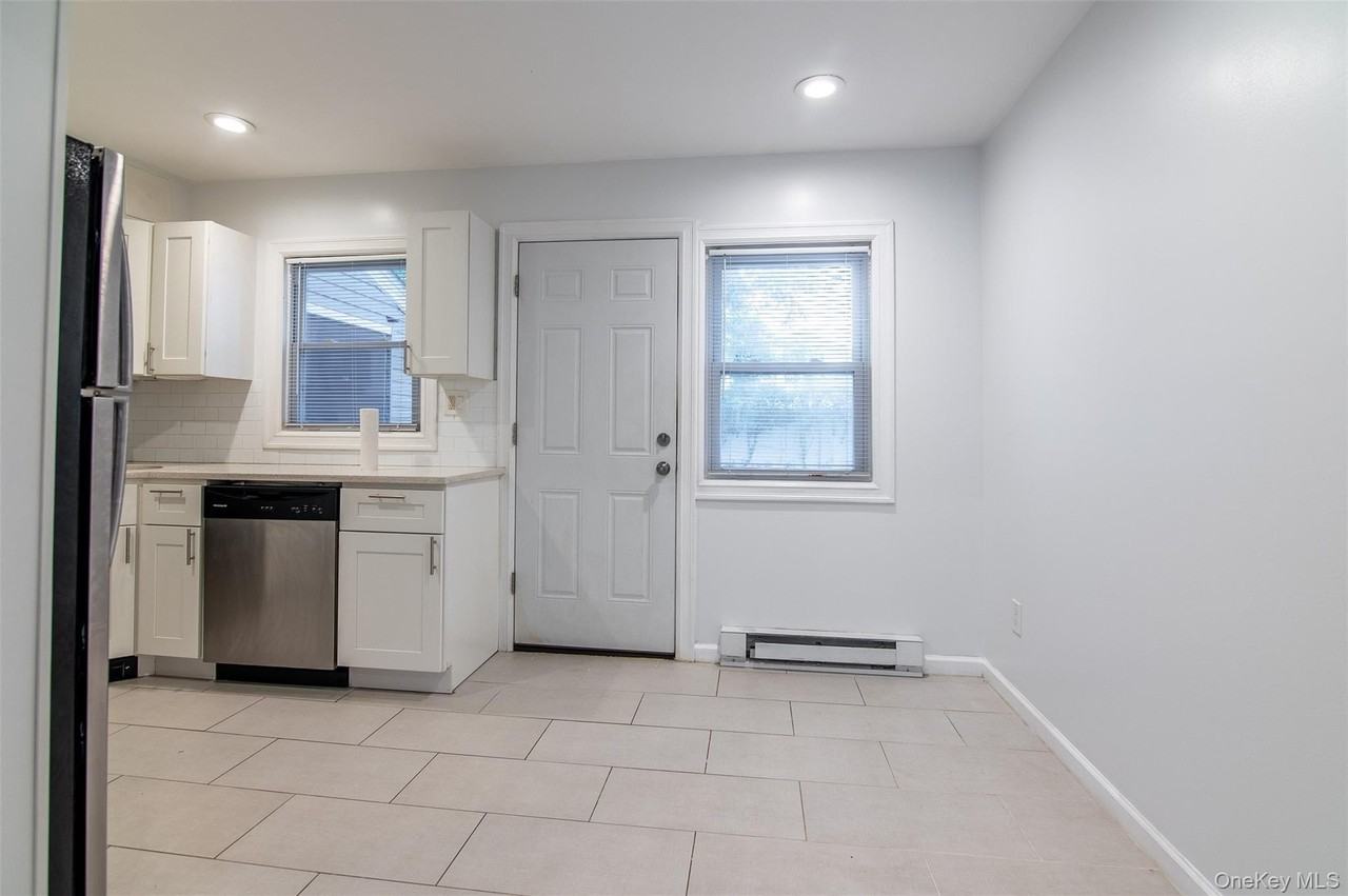 72 Tudor Ln - Photo 4 of 13