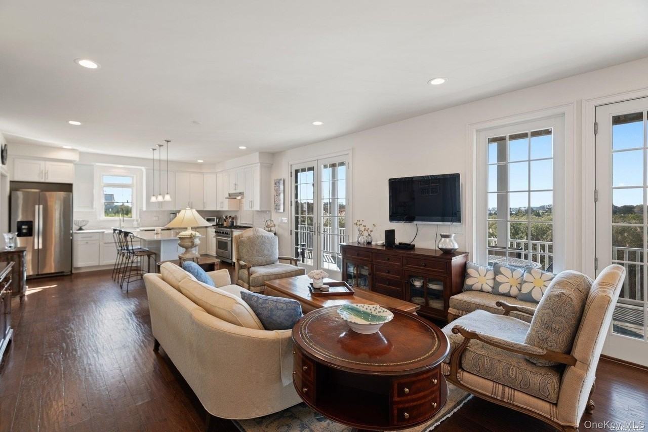 77 Library Avenue - Photo 4 of 25