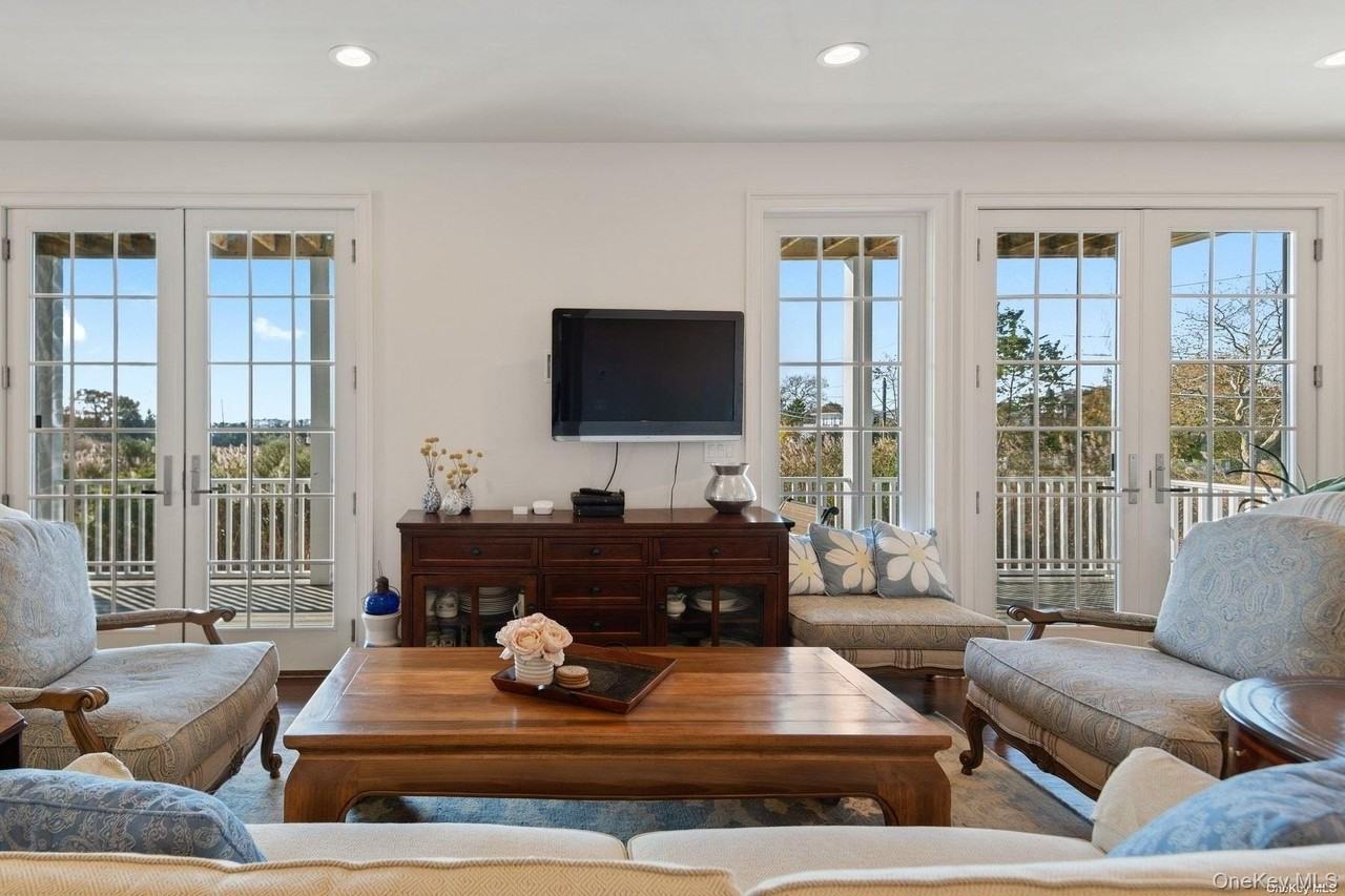 77 Library Avenue - Photo 5 of 25