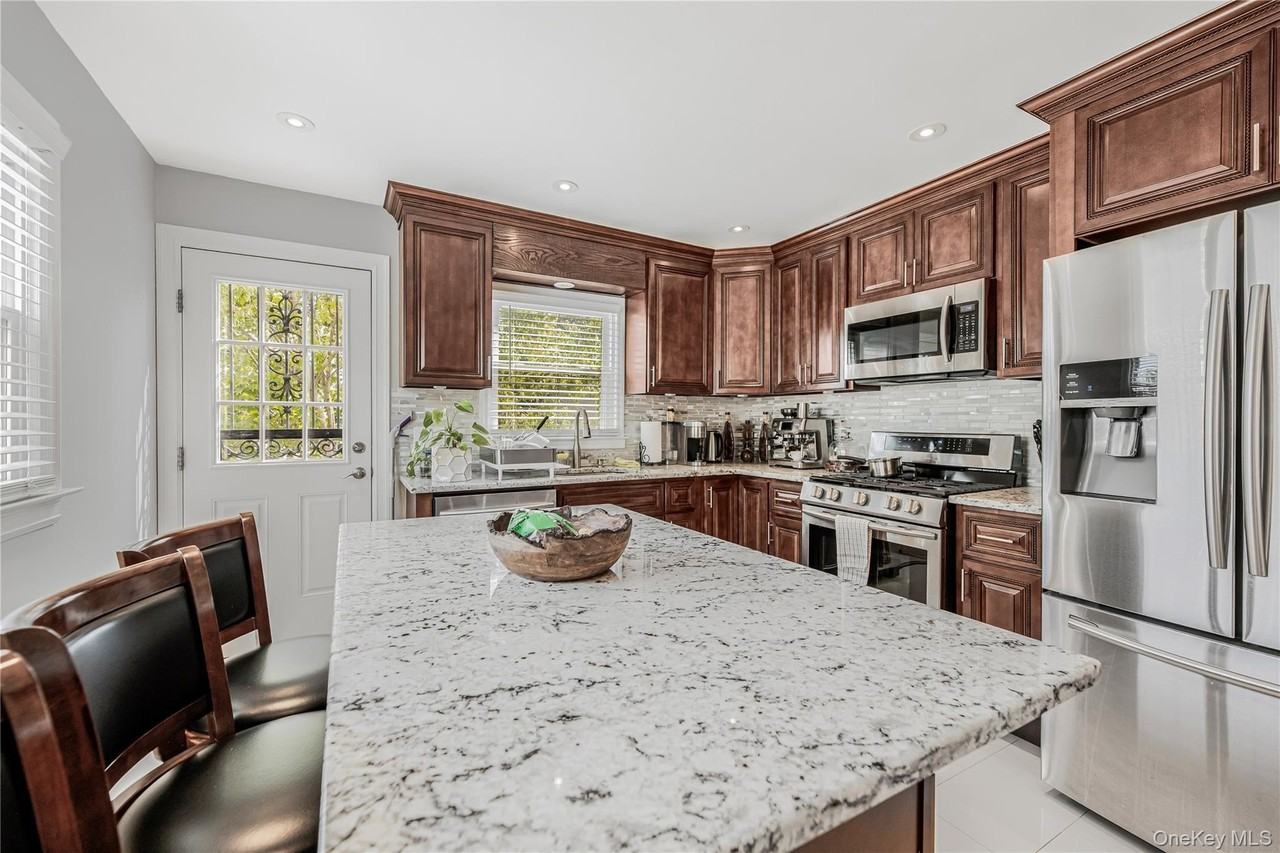 2 Bryn Mawr Pl 1st Fl #1stFL - Photo 6 of 26