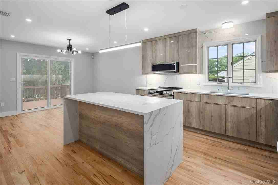 44 44 Harrison Avenue - Photo 2 of 25