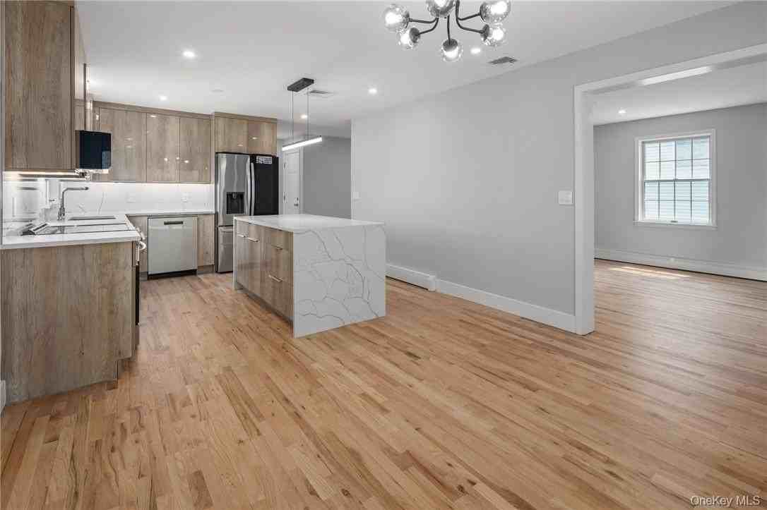 44 44 Harrison Avenue - Photo 6 of 25