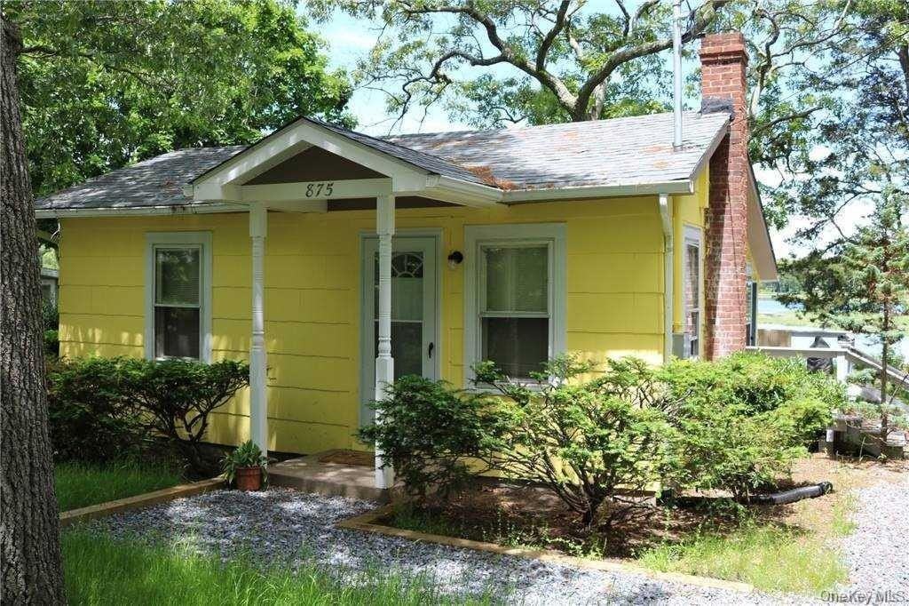 875 Fleetwood Road - Photo 2 of 12