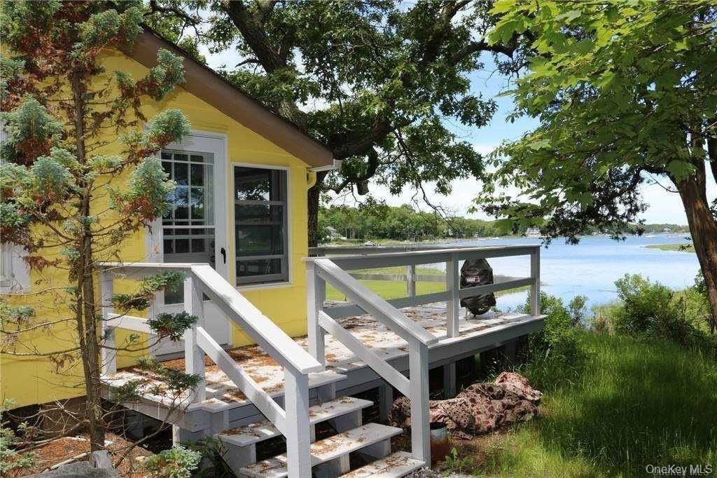 875 Fleetwood Road - Photo 3 of 12