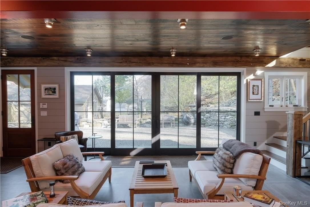 325 Ferdon Ave - Photo 4 of 14