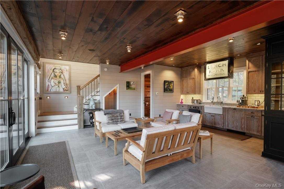 325 Ferdon Ave - Photo 6 of 14