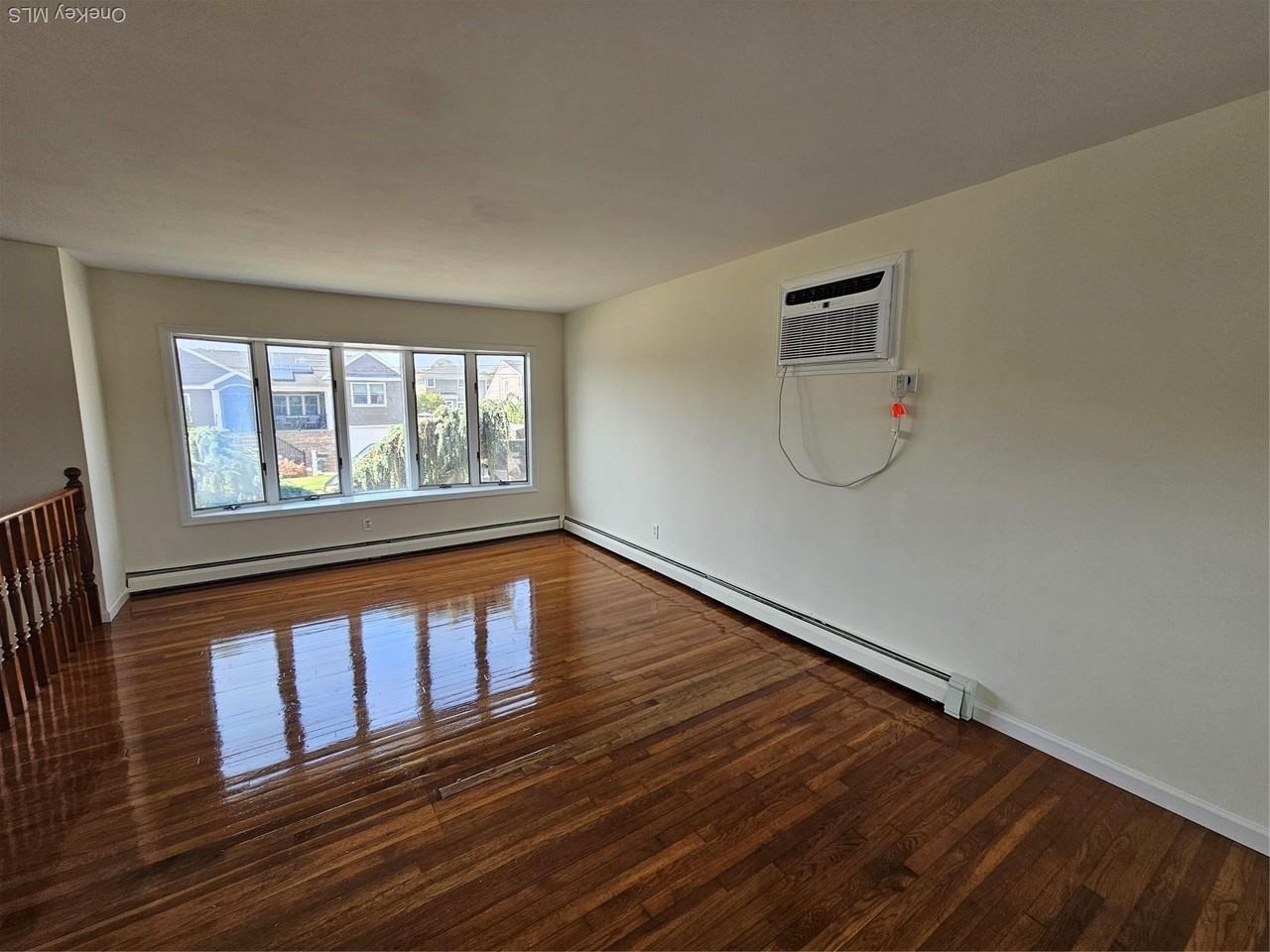 2403 Hampton Avenue - Photo 2 of 19