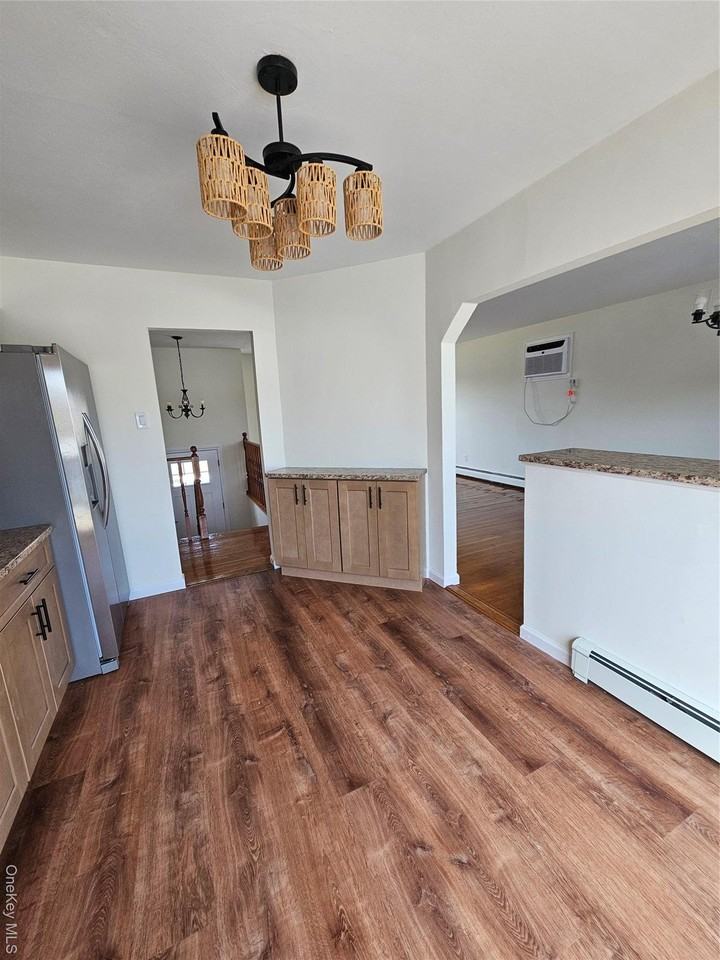 2403 Hampton Avenue - Photo 7 of 19