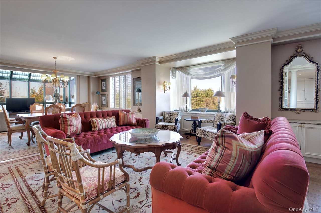 111 Cherry Valley Ave Apt Ph3 #PH3 - Photo 6 of 47