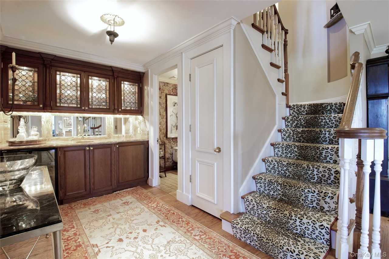 111 Cherry Valley Ave Apt Ph3 #PH3 - Photo 3 of 47