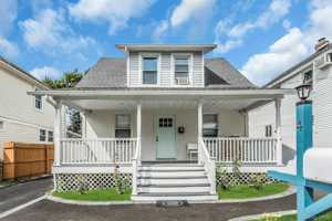 featured image of 4 W 11th St