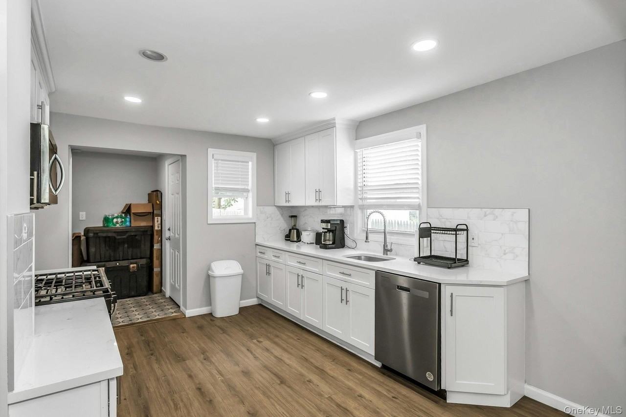 4 W 11th St - Photo 7 of 21