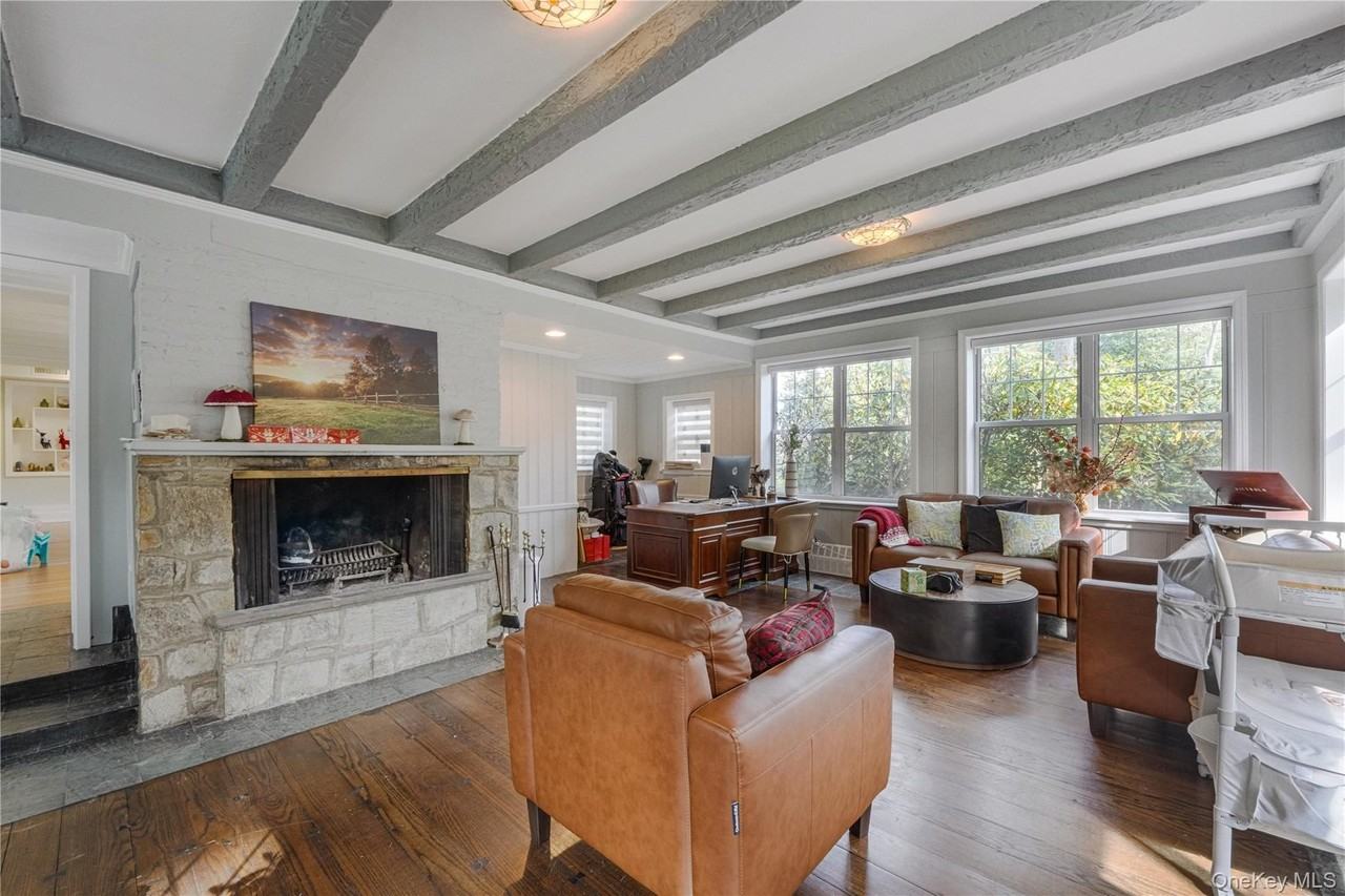 24 Mineola Ave - Photo 6 of 40