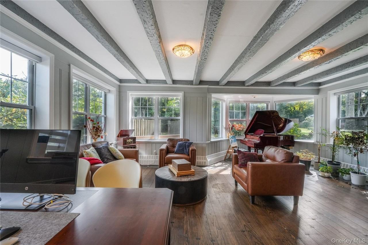 24 Mineola Ave - Photo 7 of 40