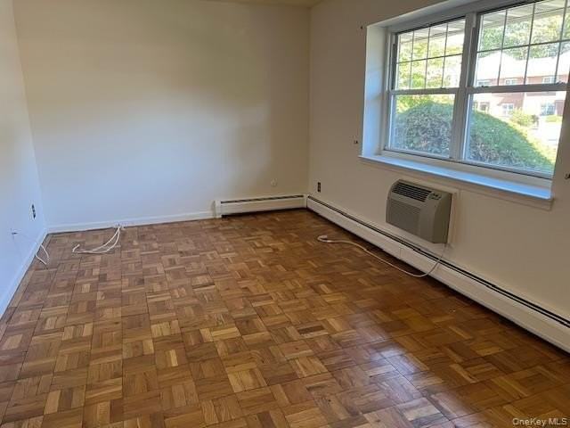 6 Glen Hollow Dr Apt A34 #A34 - Photo 4 of 9