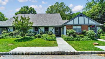 featured image of 10 Leland Lane #19