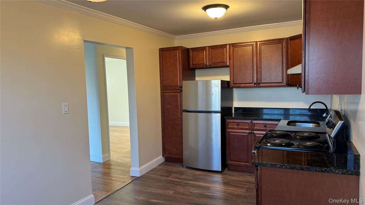 19 Barbara Ct - Photo 3 of 11